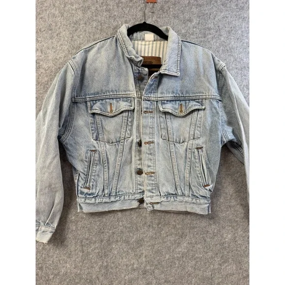 Light Wash Denim Jacket - Women - Picture 3 of 13